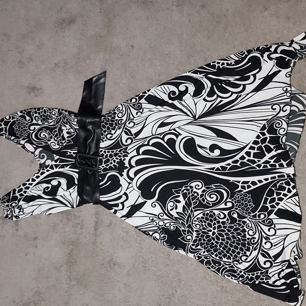 Black and white print belted dress